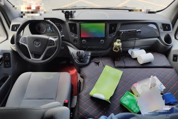 Used Foton Toano 2023 2.0T Automatic Jixiang Multi-Function Long-Wheelbase Mid-Height Rear Single Tire – Available in 6/7/9-Seater Configurations Center Console