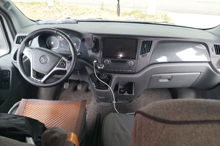 Used Foton Toano 2023 2.0T Manual Urban Version Short Wheelbase Low Roof with Single Rear Tire Available in 5/6/9-Seater Configurations Center Console