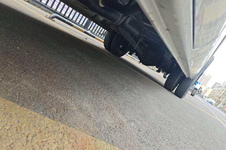 Used Foton Toano 2023 2.8T Manual Jixiang Van Extended Wheelbase Mid-Height Roof Rear Dual Tires 3-Seater Chassis Front Left