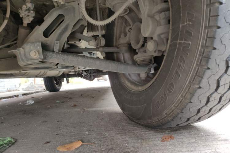 Used Foton Toano 2023 2.8T Manual Jixiang Long Wheelbase Mid-Top Rear Single Tire 7/9-Seater Chassis Front Left