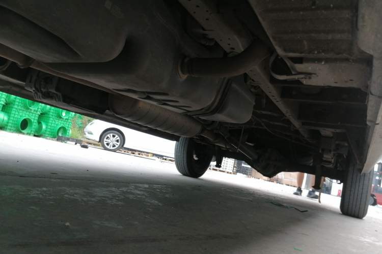 Used Foton Toano 2023 2.0T Manual Jixiang Van Extended Wheelbase Ultra-High Roof Rear Single Tire 3-Seater Chassis Front Left