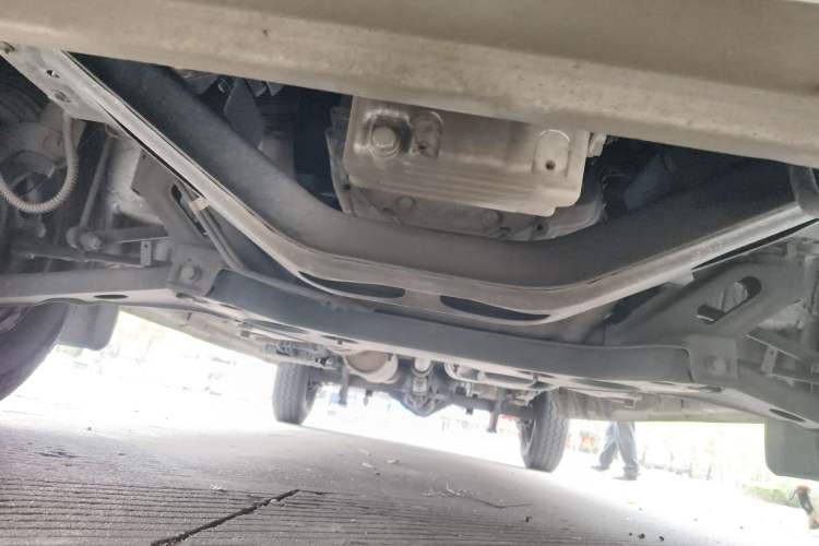 Used Foton Toano 2023 Joy Elephant Multi-Function 2.0T Manual Long-Wheelbase Mid-Roof Model with Single Rear Tire Available in 5/6/7/9-Seater Configurations Chassis Front