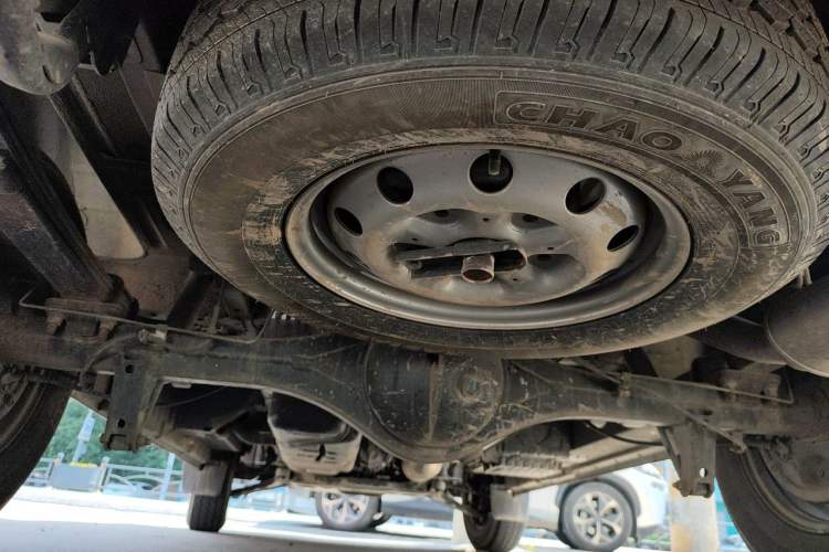 Used Foton Toano 2023 2.0T Manual Urban Version Short Wheelbase Mid-Height Design with Single Rear Tire—5/6/9 Seater Chassis Rear