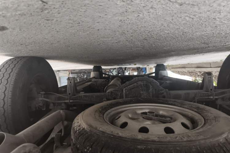Used Foton Toano 2023 2.0T Automatic Jixiang Multi-Function Long-Wheelbase Mid-Height Rear Single Tire – Available in 6/7/9-Seater Configurations Chassis Rear