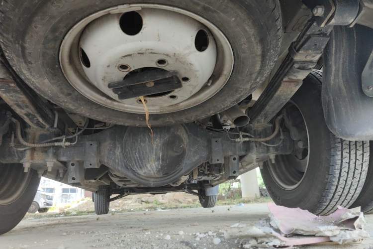 Used Foton Toano 2023 2.5T Manual Jixiang Long Wheelbase Mid-Top with Dual Rear Tires 7/9-Seater Chassis Rear