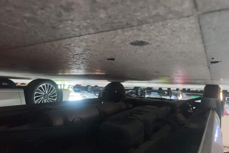 Used Foton Toano 2023 Cummins 2.8T Manual Jixiang Multi-Function Long-Wheelbase Mid-Roof Model with Rear Dual Tires Available in 7/9-Seater Configurations Chassis Rear Left