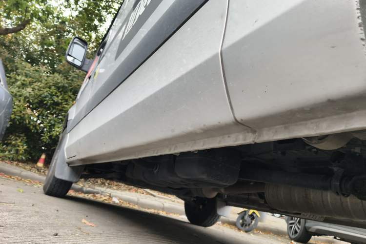 Used Foton Toano 2023 Joy Elephant Multi-Function 2.0T Manual Long-Wheelbase Mid-Roof Model with Single Rear Tire Available in 5/6/7/9-Seater Configurations Chassis Rear Left