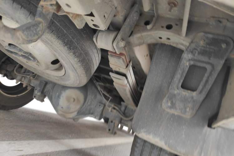 Used Foton Toano 2023 Cummins 2.8T Manual Jixiang Multi-Function Long-Wheelbase Mid-Roof Model with Rear Dual Tires Available in 7/9-Seater Configurations Chassis Rear Right