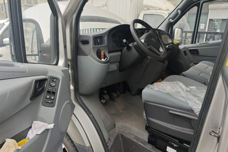 Used Foton Toano 2023 2.8T Manual Jixiang Van Extended Wheelbase Mid-Height Roof Rear Dual Tires 3-Seater Driver Seat