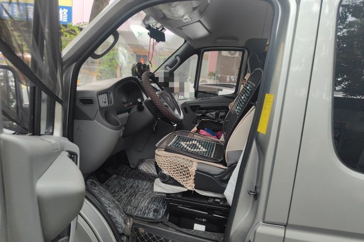 Used Foton Toano 2023 2.8T Manual Jixiang Long Wheelbase Mid-Top with Rear Dual Tires 7/9 Seats Driver Seat