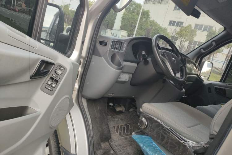 Used Foton Toano 2023 2.0T Automatic Urban Edition Multi-Function Short Wheelbase Low Roof Rear Single Tire – Available in 5/6/9-Seater Configurations Driver Seat