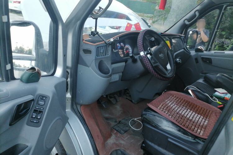 Used Foton Toano 2023 Joy Elephant Multi-Function 2.0T Manual Long-Wheelbase Mid-Roof Model with Single Rear Tire Available in 5/6/7/9-Seater Configurations Driver Seat