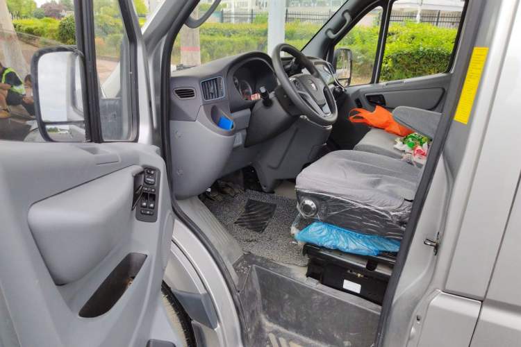 Used Foton Toano 2023 2.8T Manual Urban Version Short Wheelbase Low Roof with Single Rear Tire—5/6/9 Seater Driver Seat