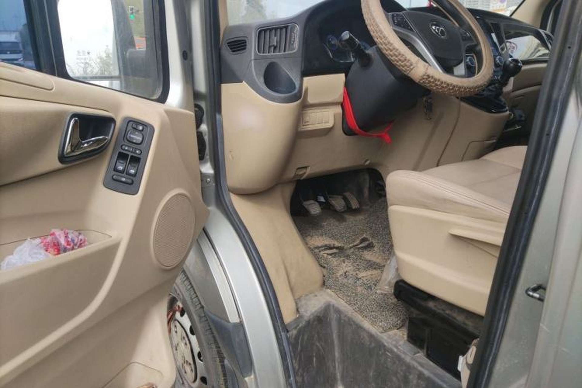 Used Foton Toano 2023 2.0T Automatic Jixiang Long-Wheelbase Mid-Height Rear Single Tire 7/9-Seater Driver Seat