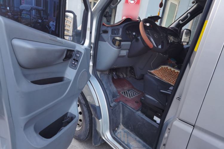 Used Foton Toano 2023 2.0T Manual Jixiang Long Wheelbase Mid-Top Rear Single Tire 7/9-Seater Driver Seat