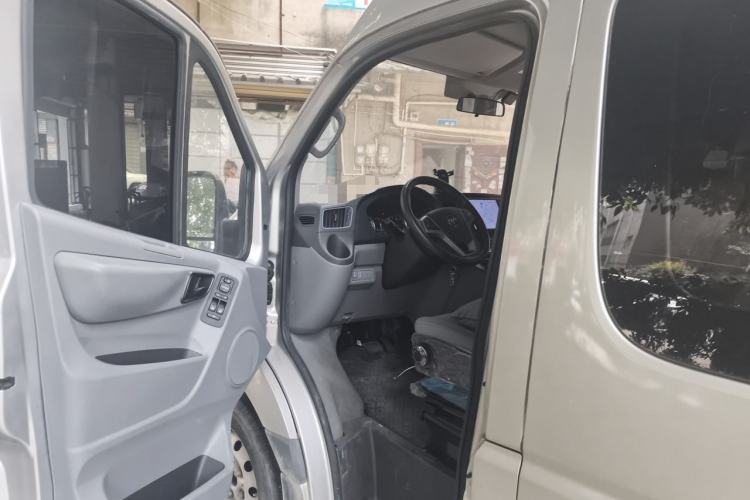 Used Foton Toano 2023 2.0T Automatic Jixiang Multi-Function Long-Wheelbase Mid-Height Rear Single Tire – Available in 6/7/9-Seater Configurations Driver Seat