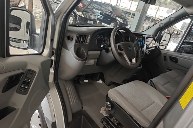 Used Foton Toano 2023 Urban Edition Multi-Function 2.0T Manual Short Wheelbase Mid-Roof Rear Single Tire – Available in 5/6/9-Seater Configurations Driver Seat