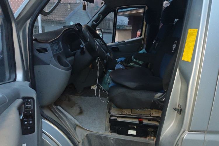 Used Foton Toano 2023 2.0T Automatic Jixiang Multi-Function Long-Wheelbase Mid-Height Rear Single Tire – Available in 6/7/9-Seater Configurations Driver Seat