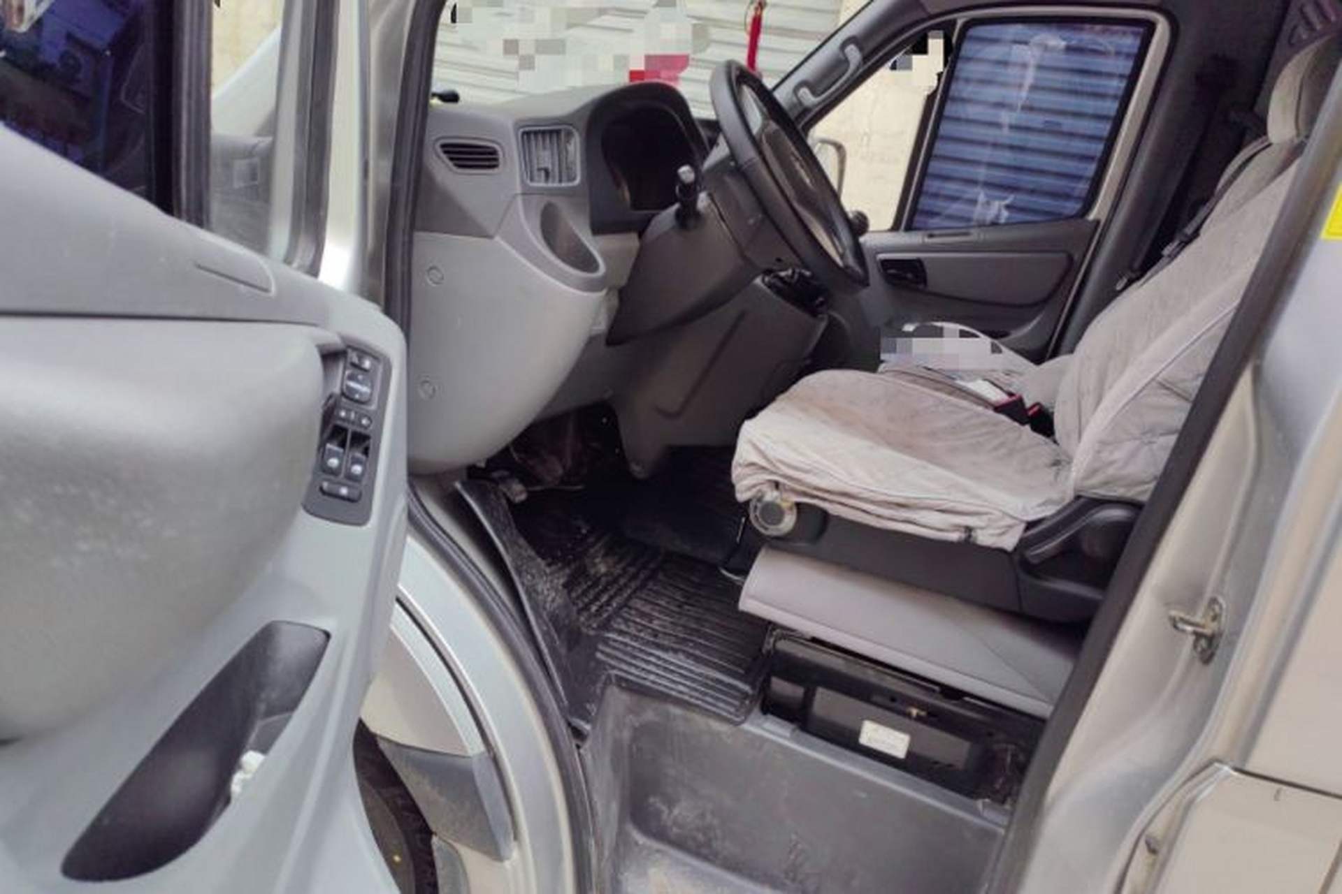 Used Foton Toano 2023 Joy Elephant Multi-Function Model Cummins 2.8T Manual Transmission Long Wheelbase Mid-Roof Design Rear Single Tire—Available in 5/6/7/9-Seater Configurations Driver Seat
