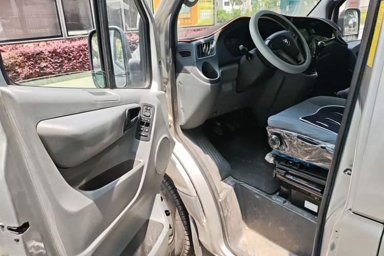 Used Foton Toano 2023 Joy Elephant Multi-Function 2.0T Manual Long-Wheelbase Mid-Roof Model with Single Rear Tire Available in 5/6/7/9-Seater Configurations Driver Seat