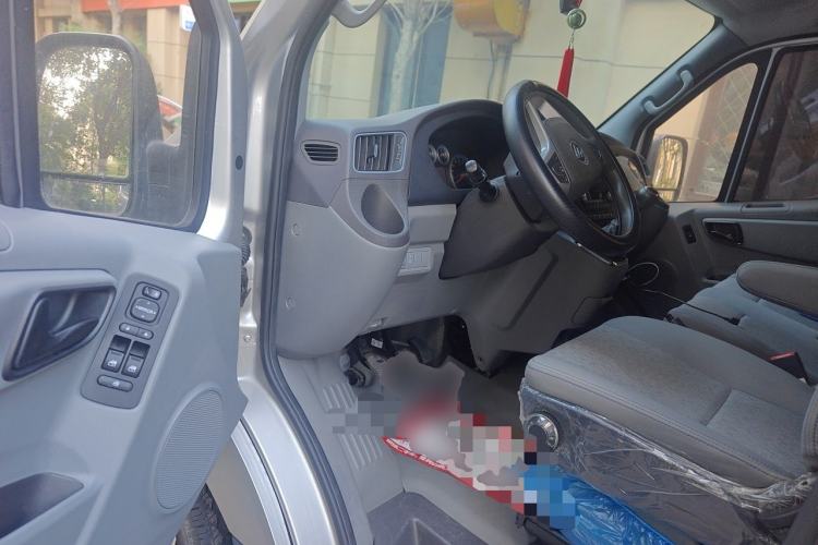Used Foton Toano 2023 Joy Elephant Multi-Function 2.0T Manual Long-Wheelbase Mid-Roof Model with Single Rear Tire Available in 5/6/7/9-Seater Configurations Driver Seat