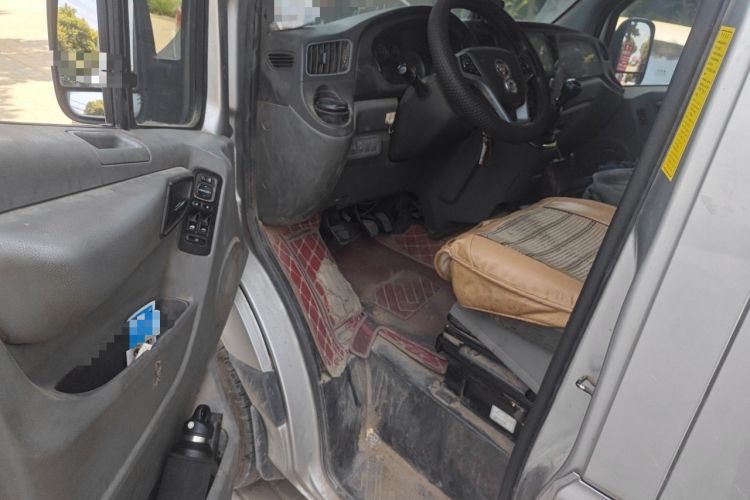Used Foton Toano 2023 Joy Elephant Multi-Function 2.0T Manual Long-Wheelbase Mid-Roof Model with Single Rear Tire Available in 5/6/7/9-Seater Configurations Driver Seat