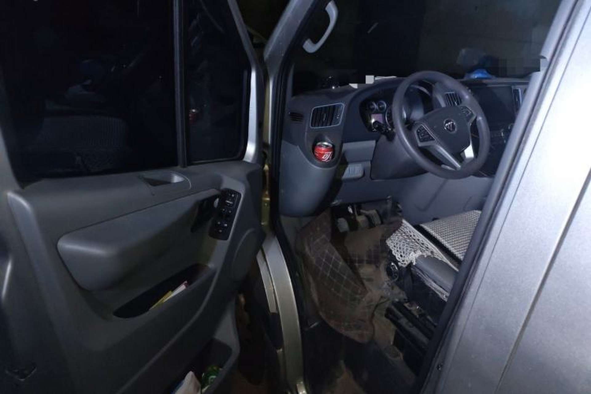 Used Foton Toano 2023 Joy Elephant Multi-Function 2.0T Manual Long-Wheelbase Mid-Roof Model with Single Rear Tire Available in 5/6/7/9-Seater Configurations Driver Seat
