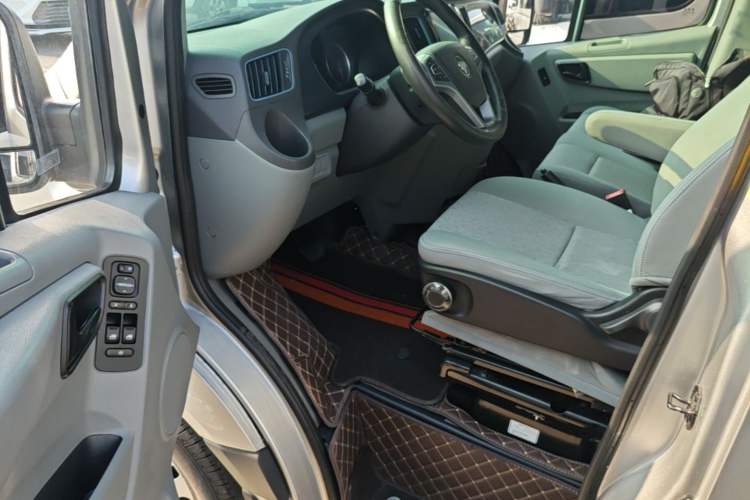 Used Foton Toano 2023 2.0T Automatic Jixiang Long-Wheelbase Mid-Height Rear Single Tire 7/9-Seater Driver Seat