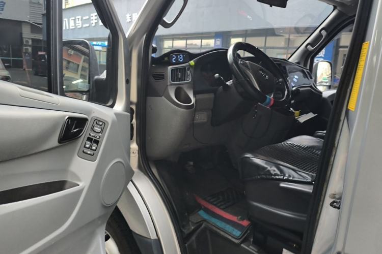 Used Foton Toano 2023 2.8T Manual Jixiang Long Wheelbase Mid-Top with Rear Dual Tires 7/9 Seats Driver Seat