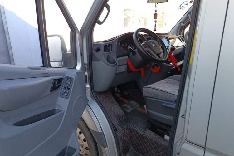 Used Foton Toano 2023 2.0T Manual Jixiang Van Long Wheelbase Mid-Height Rear Single Tire 3-Seater Driver Seat