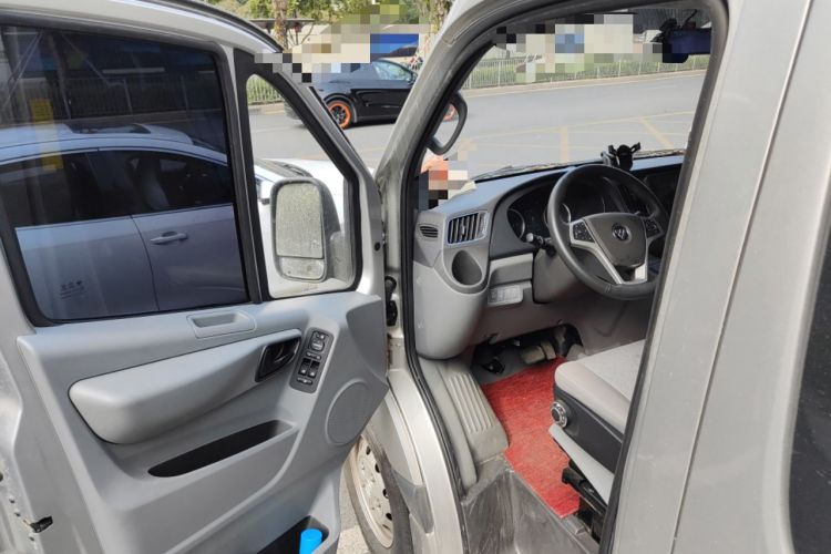 Used Foton Toano 2023 2.0T Automatic Jixiang Multi-Function Long-Wheelbase Mid-Height Rear Single Tire – Available in 6/7/9-Seater Configurations Driver Seat