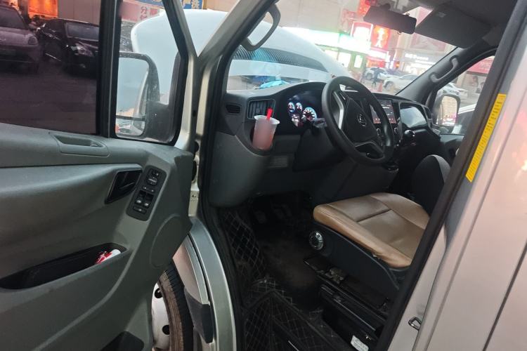 Used Foton Toano 2023 Cummins 2.8T Manual Jixiang Multi-Function Long-Wheelbase Mid-Roof Model with Rear Dual Tires Available in 7/9-Seater Configurations Driver Seat