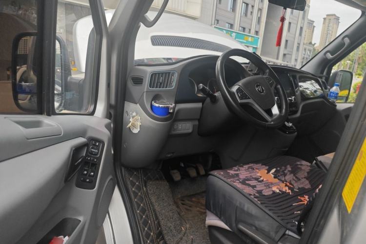 Used Foton Toano 2023 Joy Elephant Multi-Function Model Cummins 2.8T Manual Transmission Long Wheelbase Mid-Roof Design Rear Single Tire—Available in 5/6/7/9-Seater Configurations Driver Seat
