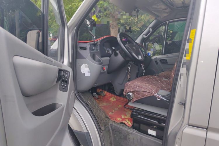 Used Foton Toano 2023 Joy Elephant Multi-Function 2.0T Manual Long-Wheelbase Mid-Roof Model with Single Rear Tire Available in 5/6/7/9-Seater Configurations Driver Seat