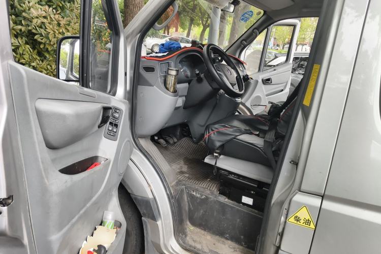 Used Foton Toano 2023 Joy Elephant Multi-Function 2.0T Manual Long-Wheelbase Mid-Roof Model with Single Rear Tire Available in 5/6/7/9-Seater Configurations Driver Seat