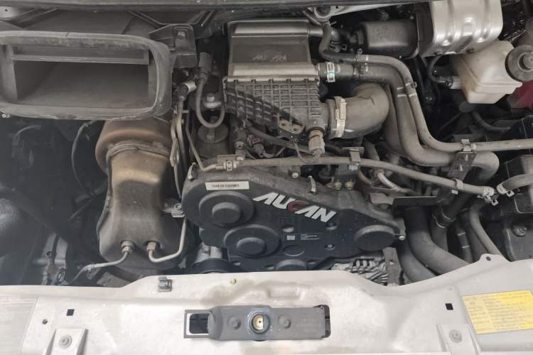 Used Foton Toano 2023 2.0T Automatic Jixiang Multi-Function Long-Wheelbase Mid-Height Rear Single Tire – Available in 6/7/9-Seater Configurations Engine Bay