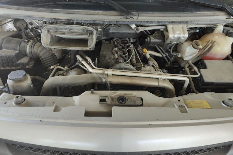 Used Foton Toano 2023 2.5T Manual Jixiang Long Wheelbase Mid-Top with Dual Rear Tires 7/9-Seater Engine Bay