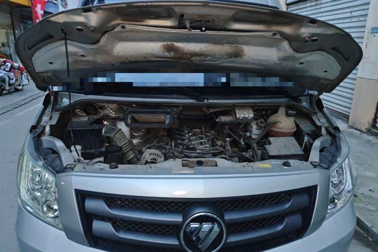 Used Foton Toano 2023 Joy Elephant Multi-Function Model Cummins 2.8T Manual Transmission Long Wheelbase Mid-Roof Design Rear Single Tire—Available in 5/6/7/9-Seater Configurations Engine Bay