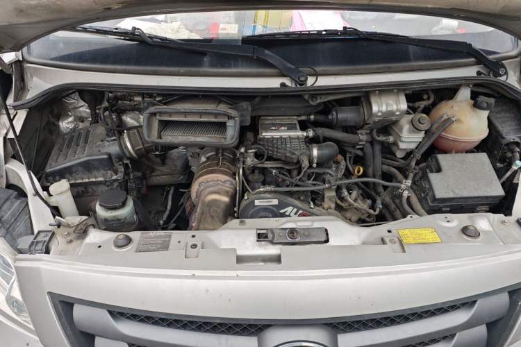 Used Foton Toano 2023 2.0T Manual Jixiang Long-Wheelbase Mid-Top Single Rear Tire 7/9-Seater Professional Edition Engine Bay