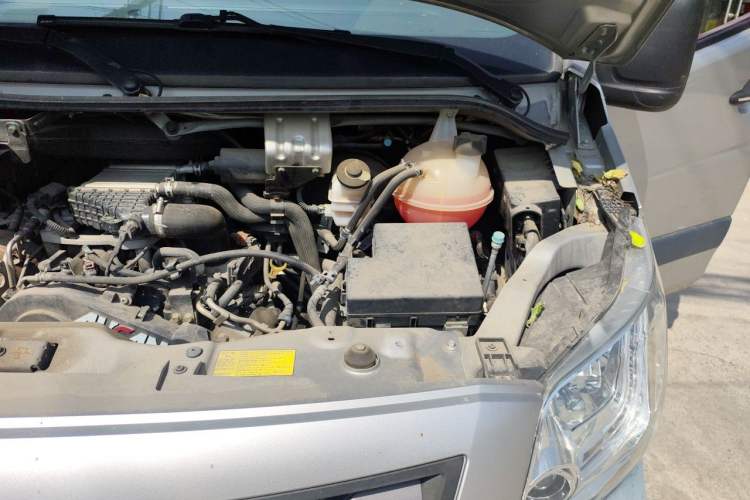 Used Foton Toano 2023 2.0T Manual Urban Version Short Wheelbase Mid-Height Design with Single Rear Tire—5/6/9 Seater Engine Bay Left