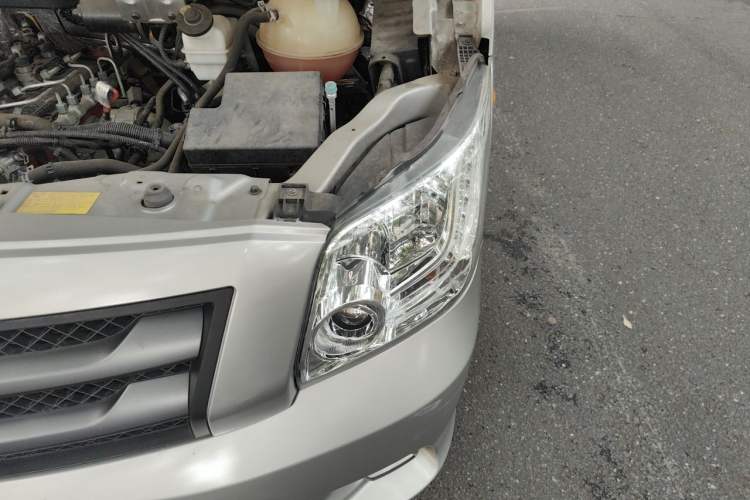Used Foton Toano 2023 2.8T Manual Jixiang Long Wheelbase Mid-Top with Rear Dual Tires 7/9 Seats Engine Bay Left