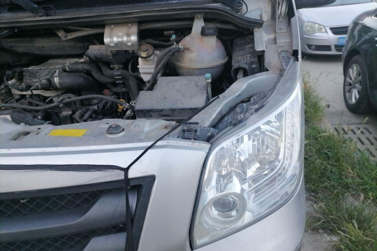 Used Foton Toano 2023 Joy Elephant Multi-Function 2.0T Manual Long-Wheelbase Mid-Roof Model with Single Rear Tire Available in 5/6/7/9-Seater Configurations Engine Bay Left