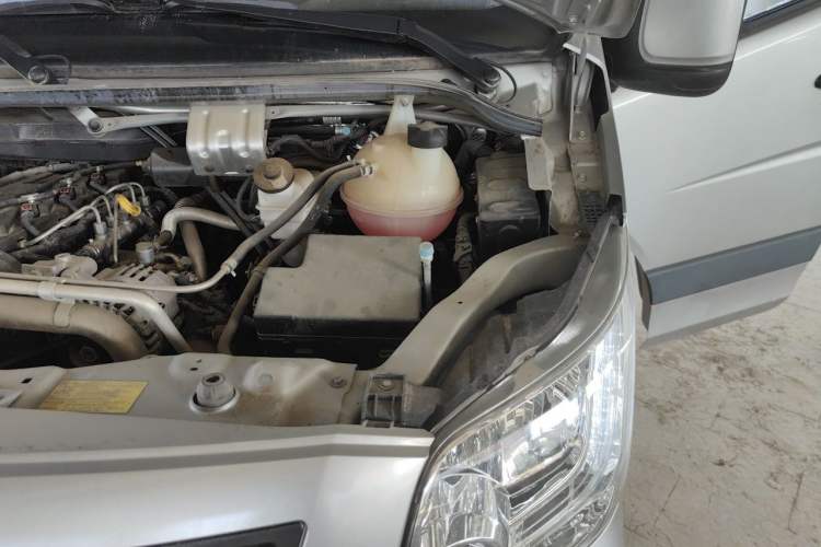 Used Foton Toano 2023 2.5T Manual Jixiang Long Wheelbase Mid-Top with Dual Rear Tires 7/9-Seater Engine Bay Left