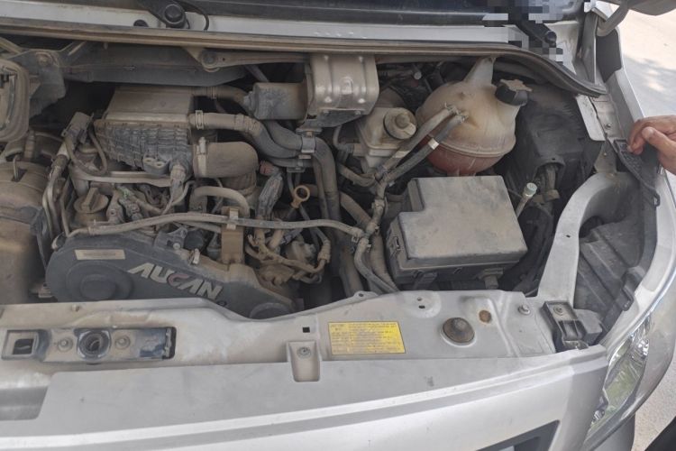 Used Foton Toano 2023 Joy Elephant Multi-Function 2.0T Manual Long-Wheelbase Mid-Roof Model with Single Rear Tire Available in 5/6/7/9-Seater Configurations Engine Bay Left