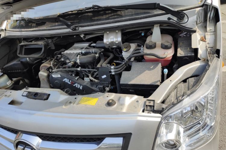 Used Foton Toano 2023 2.0T Automatic Jixiang Multi-Function Long-Wheelbase Mid-Height Rear Single Tire – Available in 6/7/9-Seater Configurations Engine Bay Left