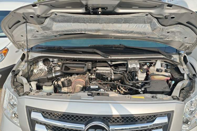 Used Foton Toano 2023 2.0T Automatic Jixiang Long-Wheelbase Mid-Height Rear Single Tire 7/9-Seater Engine Bay