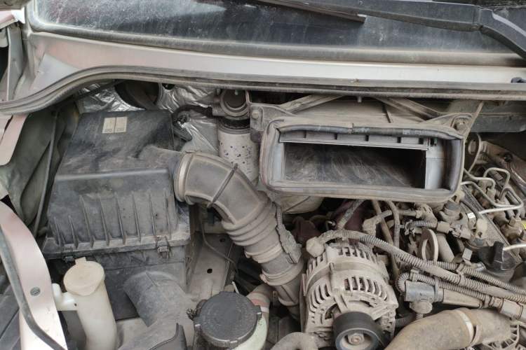 Used Foton Toano 2023 2.8T Manual Jixiang Long Wheelbase Mid-Top Rear Single Tire 7/9-Seater Engine Bay Right