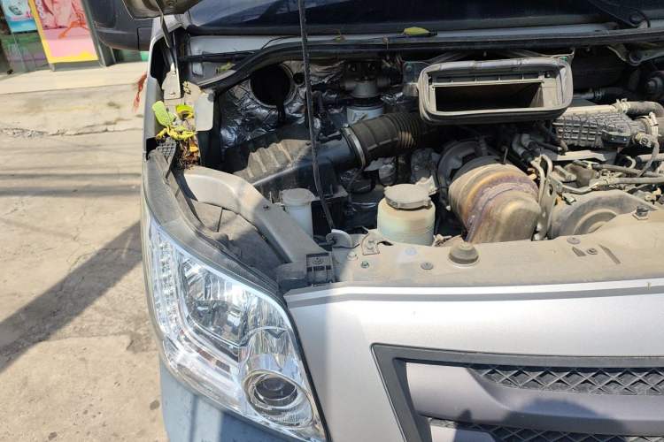 Used Foton Toano 2023 2.0T Manual Urban Version Short Wheelbase Mid-Height Design with Single Rear Tire—5/6/9 Seater Engine Bay Right
