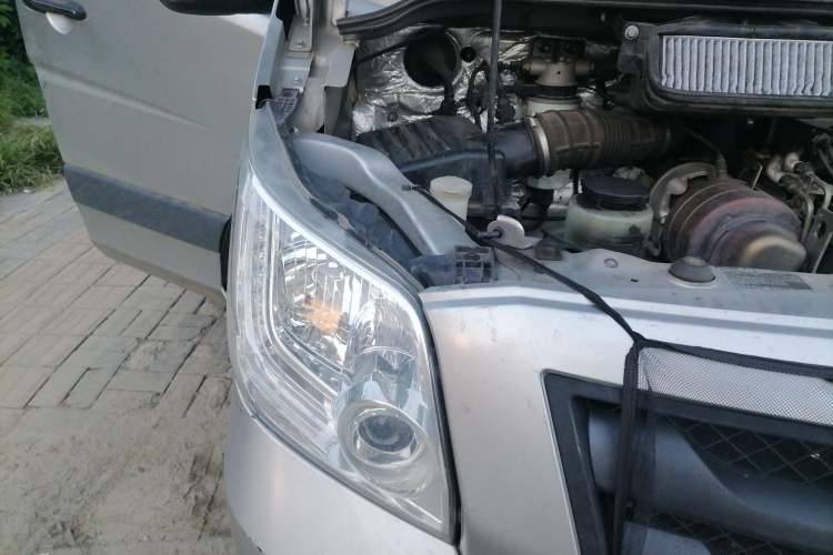 Used Foton Toano 2023 Joy Elephant Multi-Function 2.0T Manual Long-Wheelbase Mid-Roof Model with Single Rear Tire Available in 5/6/7/9-Seater Configurations Engine Bay Right