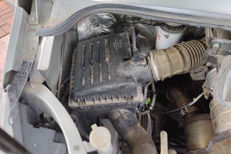 Used Foton Toano 2023 2.8T Manual Urban Version Short Wheelbase Low Roof with Single Rear Tire—5/6/9 Seater Engine Bay Right